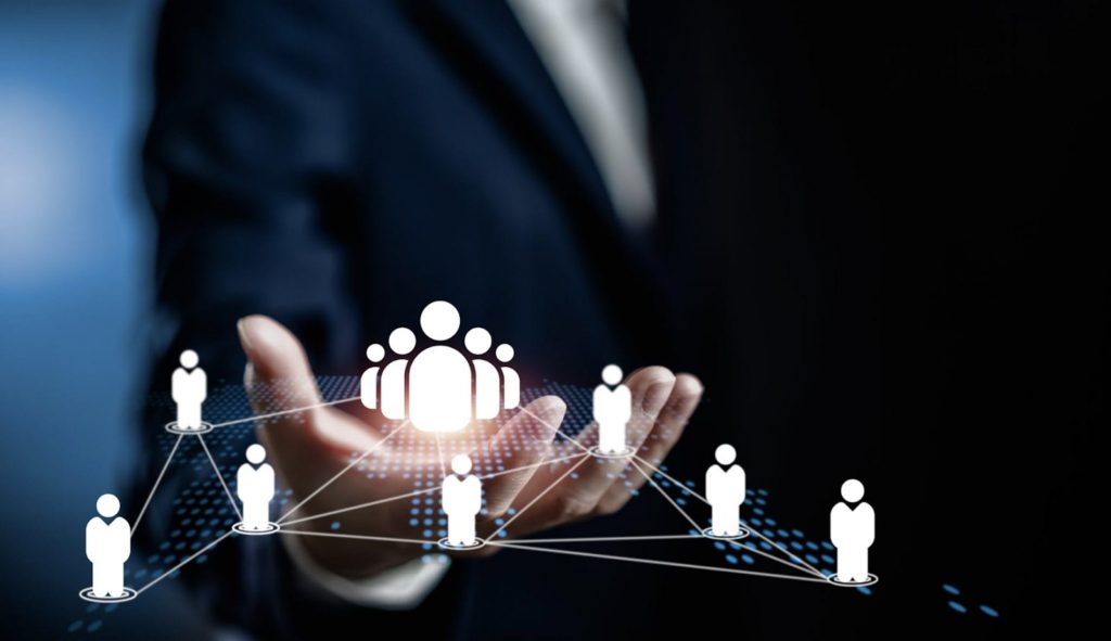 Connected customer icons | CRM vs. ERP